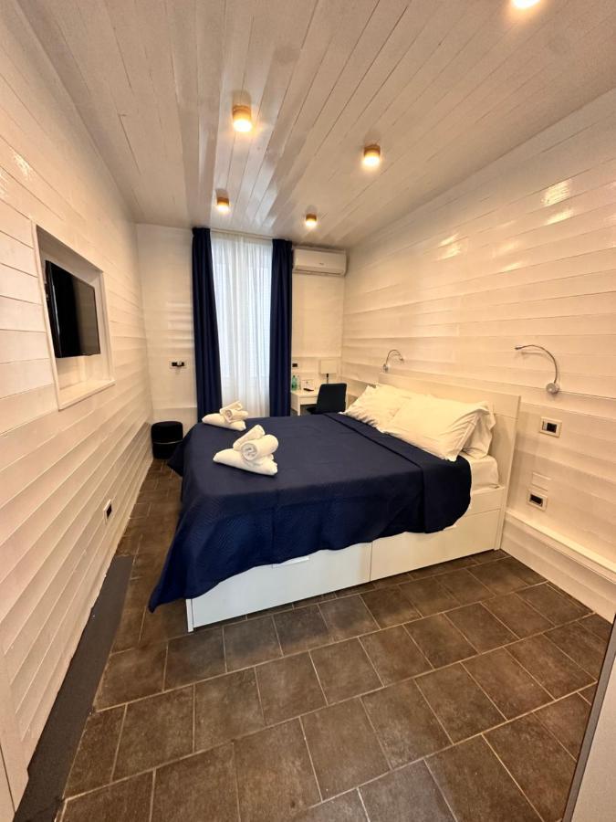 Готель Yacht Club Angioino Неаполь Екстер'єр фото