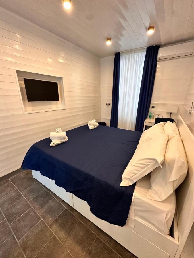 Готель Yacht Club Angioino Неаполь Екстер'єр фото